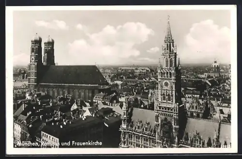 AK München, Rathaus und Frauenkirche