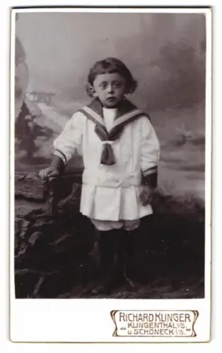 Fotografie Richard Klinger, Klingenthal, Porträt eines Kindes im Matrosenanzug