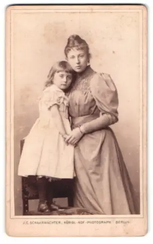 Fotografie J.C. Schaarwächter, Berlin, Leipziger Str. 130, Mutter mit Kind