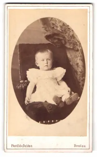 Fotografie Eduard van Delden, Breslau, Gartenstrasse 15a, Porträt eines Kleinkindes