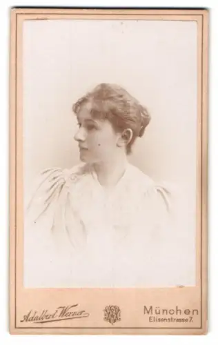 Fotografie Adalbert Werner, München, Elisenstrasse 7, Profilansicht einer jungen Frau