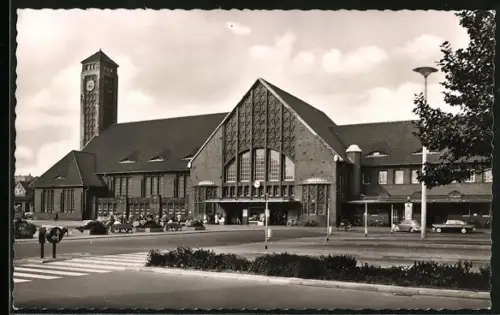 AK Oldenburg i. Oldb., Hauptbahnhof mit Vorplatz