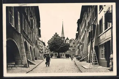 AK Biel, Strasse Obergasse mit Passanten