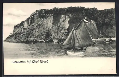 AK Göhren / Rügen, Segelboot fährt an Göhrensches Höft vorbei
