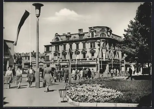 AK Weimar / Thüringen, Goetheplatz mit Geschäften