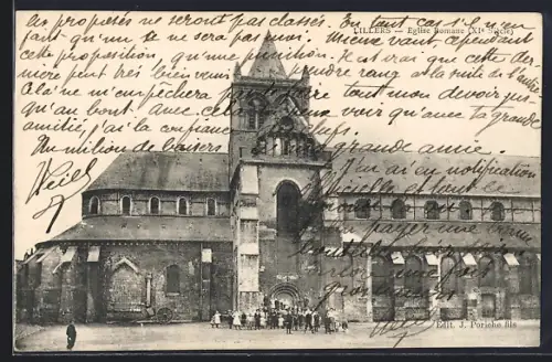 AK Lillers, Église romane, XIIe siècle, avec des visiteurs et une bicyclette devant l`entrée