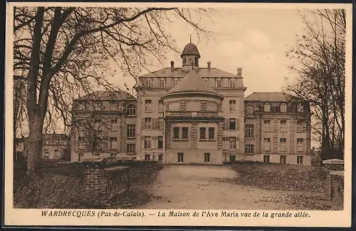 AK Wardrecques /Pas-de-Calais, La Maison de l`Ave Maria vue de la grande allée
