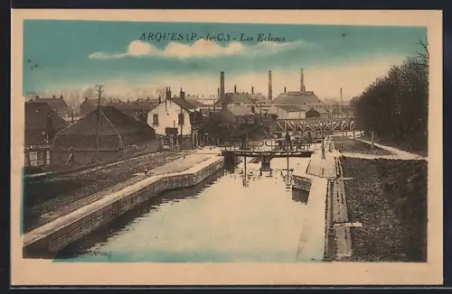 AK Arques /P.-de-C., Les Écluses et vue industrielle en arrière-plan