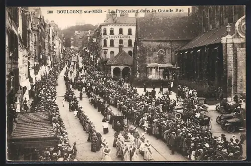 AK Boulogne-sur-Mer, La Procession dans la Grande Rue