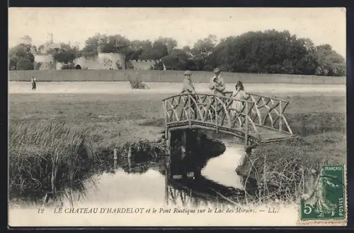 AK Hardelot, Le Chateau d`Hardelot et le Pont Rustique sur le Lac des Miroirs