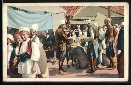 AK Marktszene in Bosnien-Herzegowina, Wiegen eines Getreidesackes