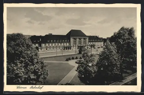 AK Weimar / Thüringen, Bahnhof mit Park