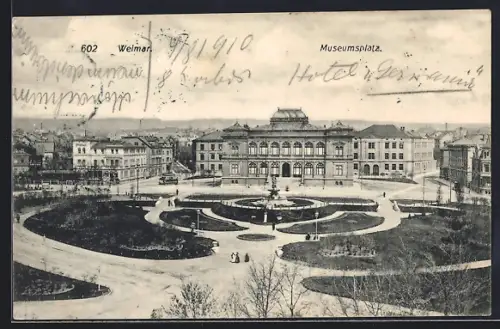 AK Weimar / Thür., Museumsplatz mit Brunnen