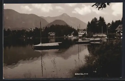 AK Grundlsee, Ortspartie am See, Boot
