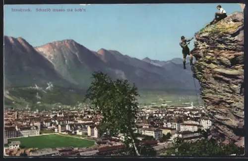AK Innsbruck, Blick auf Stadt und Bergkulisse, Bergsteiger