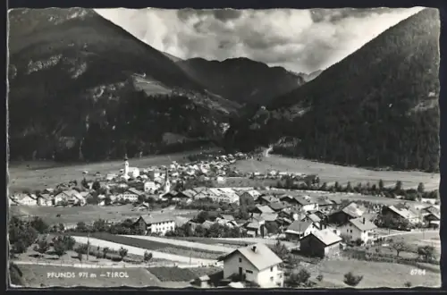 AK Pfunds /Tirol, Teilansicht mit Bergen