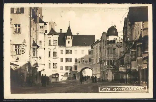 AK Rattenberg, Strassenpartie mit Blick zum Torbogen