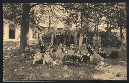 AK Brugge, Dag-en Kostschool der Zusters van den H. Jozef, Zilverstraat, 20, Buitengoed: In den tuin