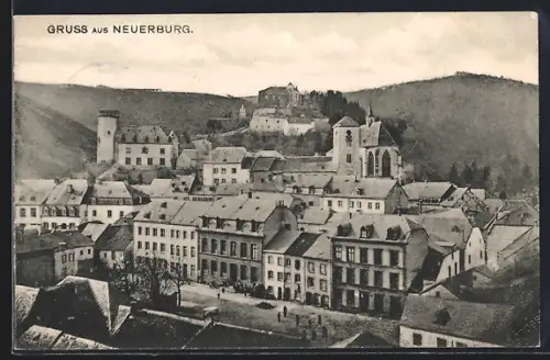 AK Neuerburg / Eifel, Teilansicht mit Platz und Burg aus der Vogelschau