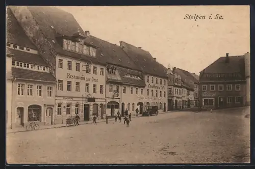 AK Stolpen i. Sa., Restaurant zur Post und Conditorei-Cafe, Marktplatzpartie mit Geschäftshäusern, Uhr