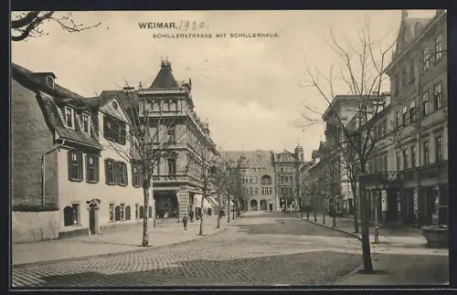 AK Weimar / Thüringen, Schillerstrasse mit Schillerhaus und Geschäften