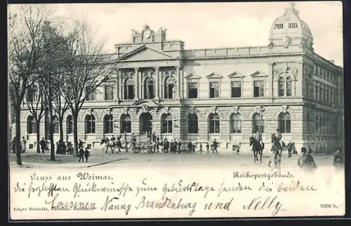 AK Weimar / Thüringen, Reichspostgebäude mit Postkutsche und Reitern