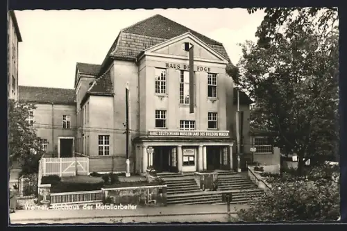 AK Weimar / Thüringen, Klubhaus der Metallarbeiter / Haus des FDGB, Frontansicht
