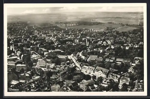 AK Weimar / Thüringen, Totalansicht mit Fernblick, Fliegeraufnahme