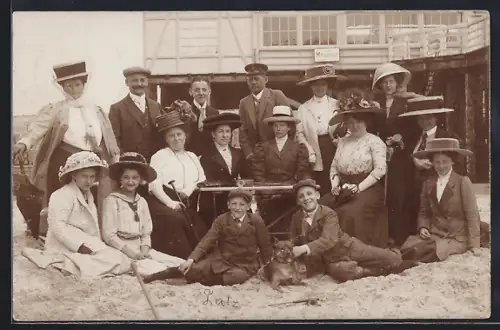 Foto-AK Ahlbeck /Ostseebad, Gruppenbild vor der Seebrücke 1910