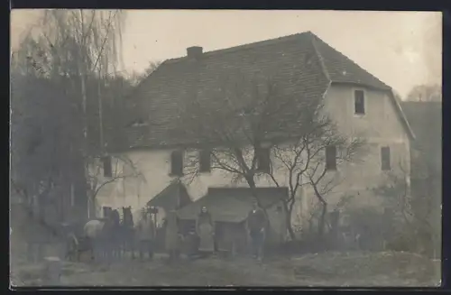 Foto-AK Vitzenburg, Gehöft mit Bewohnern
