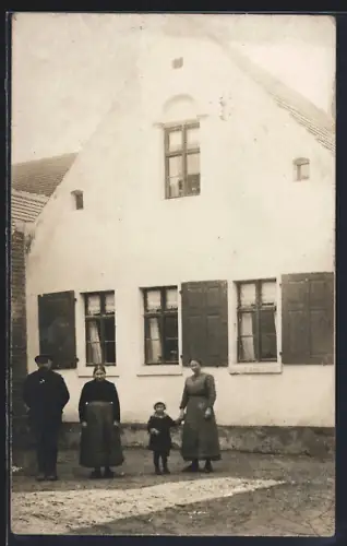 Foto-AK Wiendorf /Könnern, Gebäude mit Bewohnern