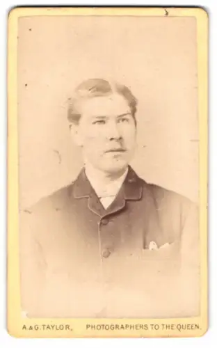 Fotografie A. & G. Taylor, Glasgow, St. Vincent Place 13, Porträt eines jungen Mannes