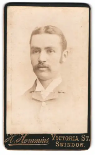 Fotografie H. Hemmins, Swindon, Victoria St, Porträt eines Mannes