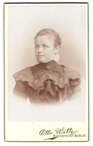 Fotografie Otto Witte, Berlin, Skalitzerstrasse 54, Porträt einer Dame