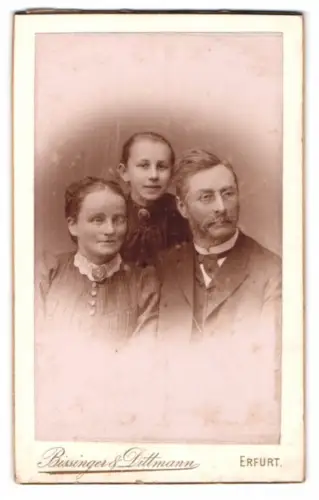 Fotografie Bissinger & Dittmann, Erfurt, Anger 25, Porträt einer Familie