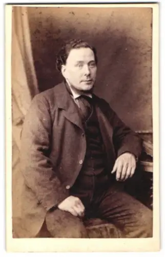 Fotografie Julian Brewer, Norwich, St Stephen`s Road, Porträt eines Herren