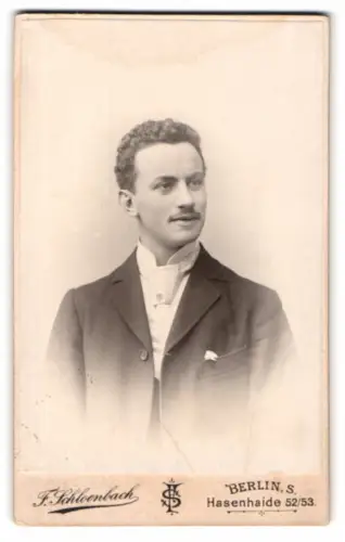 Fotografie F. Schloenbach, Berlin, Hasenheide 52/53, Porträt eines eleganten Mannes