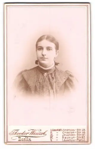 Fotografie Theodor Wenzel, Berlin, Andreas-Str. 28, Porträt einer jungen Frau