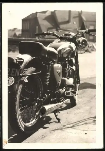 Fotografie BSA Motorrad von hinten gesehen