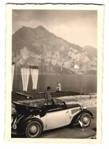 Fotografie Auto DKW Cabrio am See mit Bergpanorama