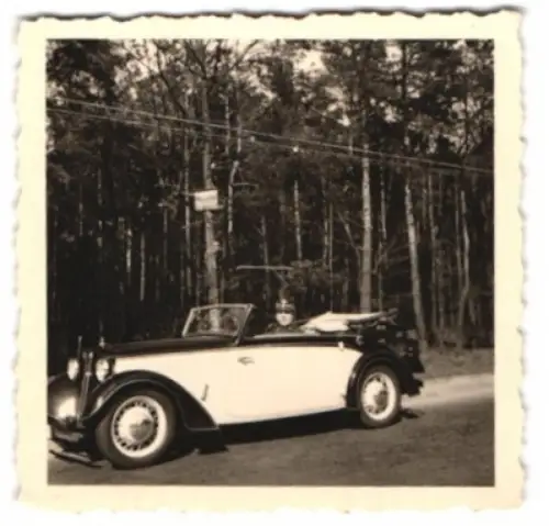 Fotografie Soldat im Auto DKW Cabrio