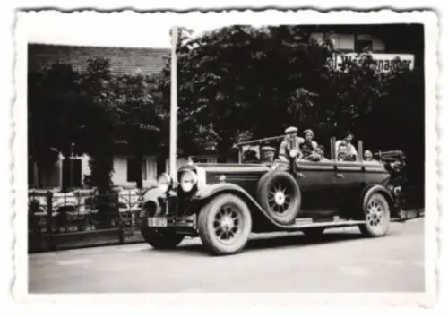 Fotografie Auto Horch Cabrio mit Kennzeichen: IIB-10727 samt 8 Insassen