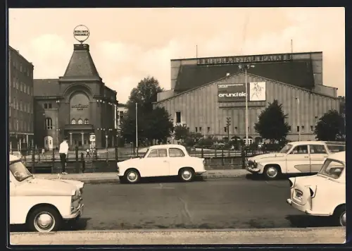 AK Berlin, Friedrichstadtpalast, Berliner Ensemble, Autos Trabant und Wartburg