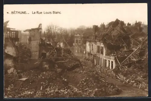 AK Béthune, La Rue Louis Blanc, Strassenpartie
