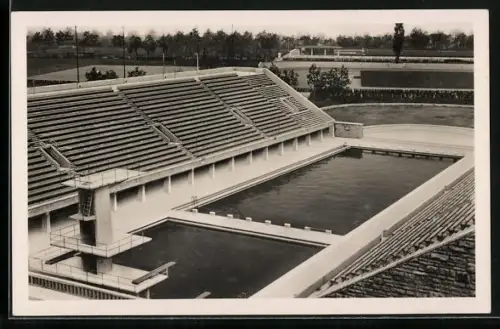 AK Berlin, Reichssportfeld, Blick von der Deutschen Kampfbahn auf das Schwimmstadiion