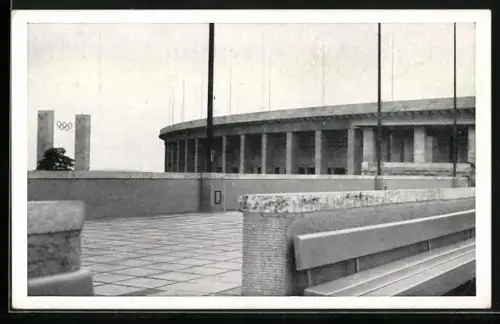 AK Berlin, Reichssportfeld, Blick vom Schwimmstadion auf das Osttor