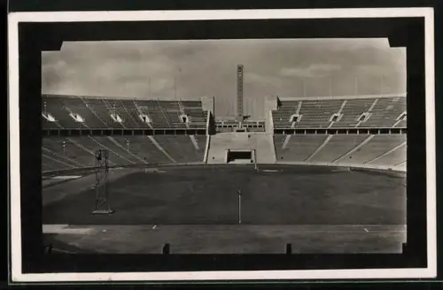 AK Berlin, Deutsche Kampfbahn mit Blick auf den Glockenturm