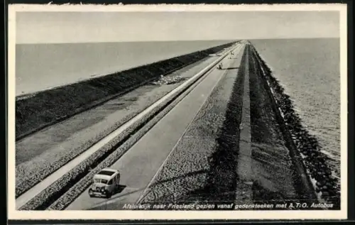 AK Afsluitdijk, T. O. Autobus, gezien vanaf gedenkteeken