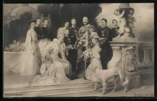 AK Kaiser Wilhelm II. in Uniform mit seiner Familie
