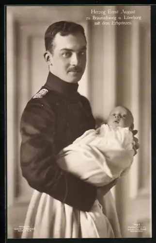 AK Herzog Ernst August zu Braunschweig u. Lüneburg mit dem Erbprinzen auf dem Arm